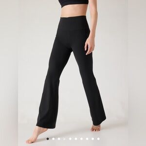 Athleta High Rise Salutation Stash Yoga Pants
